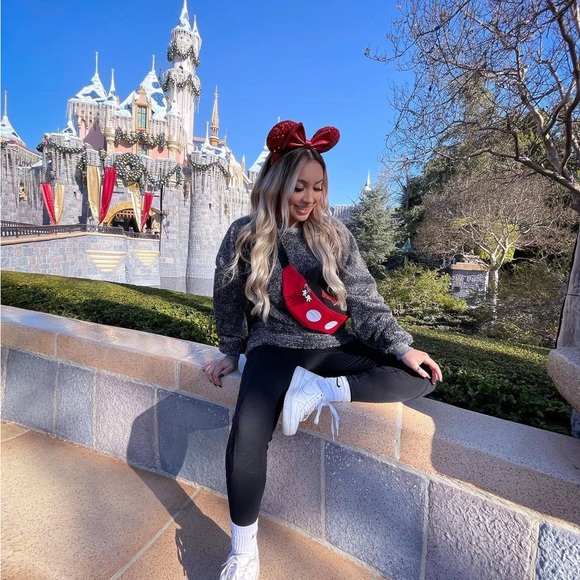 Disneyland Sherpa Spirit Jersey - Picture 6 of 6